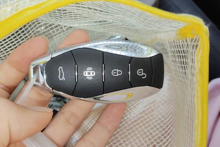 Used Hongqi H5 PHEV 2025 170 Super Hybrid Version Vehicle Key