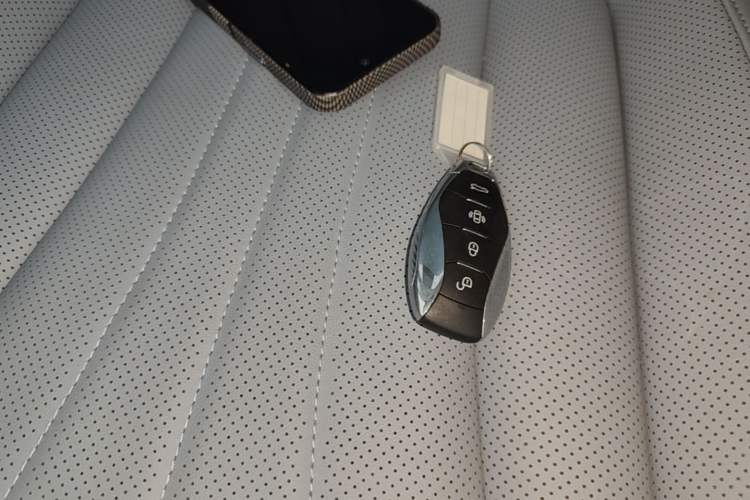 Used Hongqi H5 PHEV 2025 170 Super Hybrid Version Vehicle Key