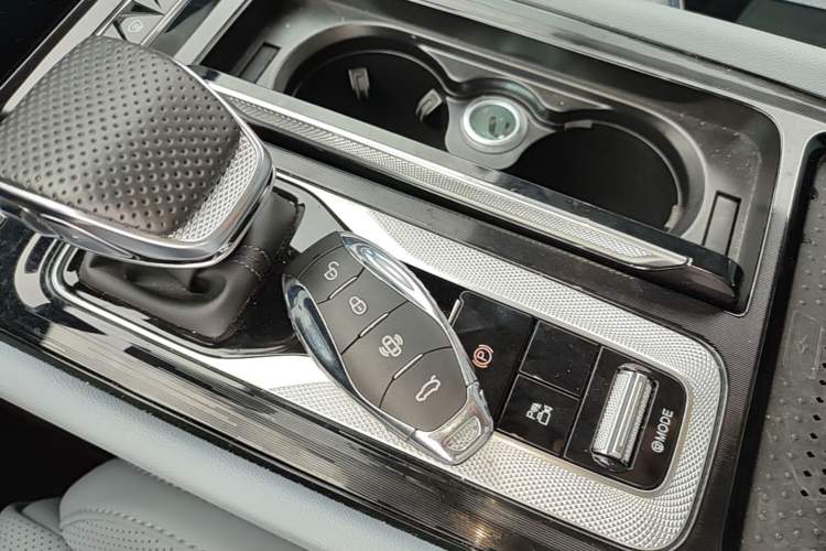 Used Hongqi H5 PHEV 2025 170 Super Hybrid Version Vehicle Key