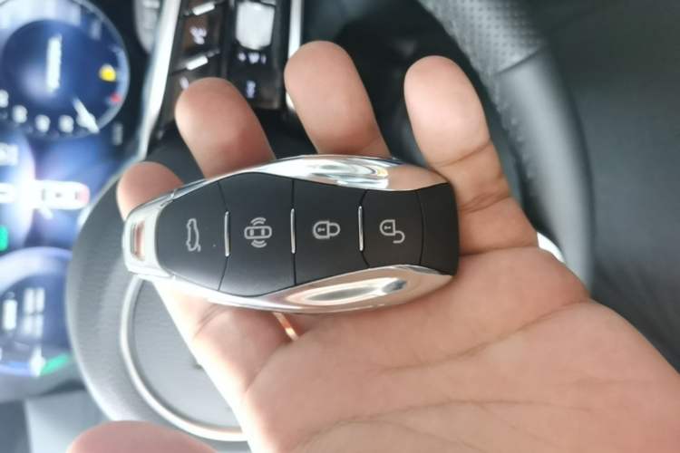 Used Hongqi H5 PHEV 2025 170 Super Hybrid Version Vehicle Key