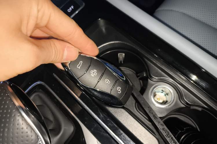 Used Hongqi H5 PHEV 2025 170 Super Hybrid Version Vehicle Key