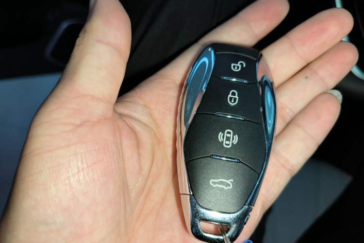 Used Hongqi H5 PHEV 2025 170 Super Hybrid Version Vehicle Key