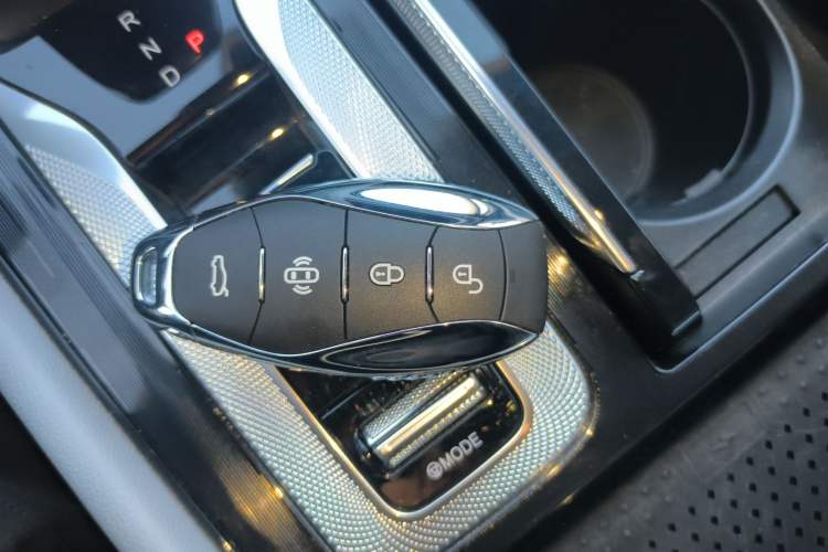 Used Hongqi H5 PHEV 2025 170 Super Hybrid Version Vehicle Key