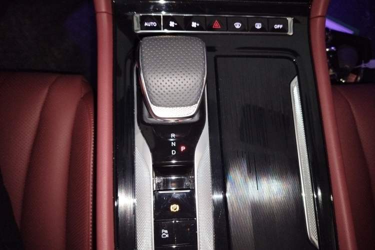 Used Hongqi H5 PHEV 2025 170 Super Hybrid Version Gear Lever