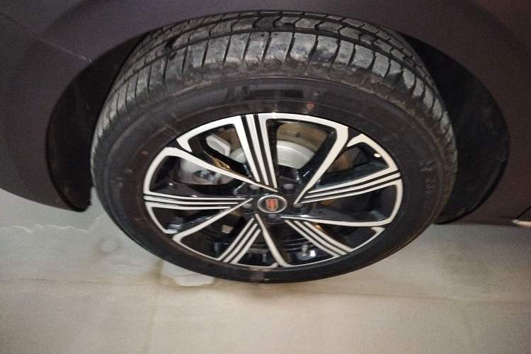 Used Hongqi H5 PHEV 2025 170 Super Hybrid Version Left Front Wheel Hub