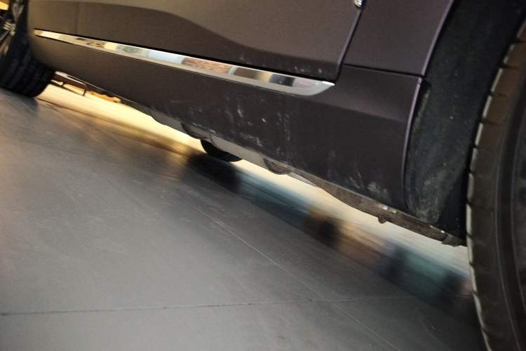 Used Hongqi H5 PHEV 2025 170 Super Hybrid Version Right Side Sill