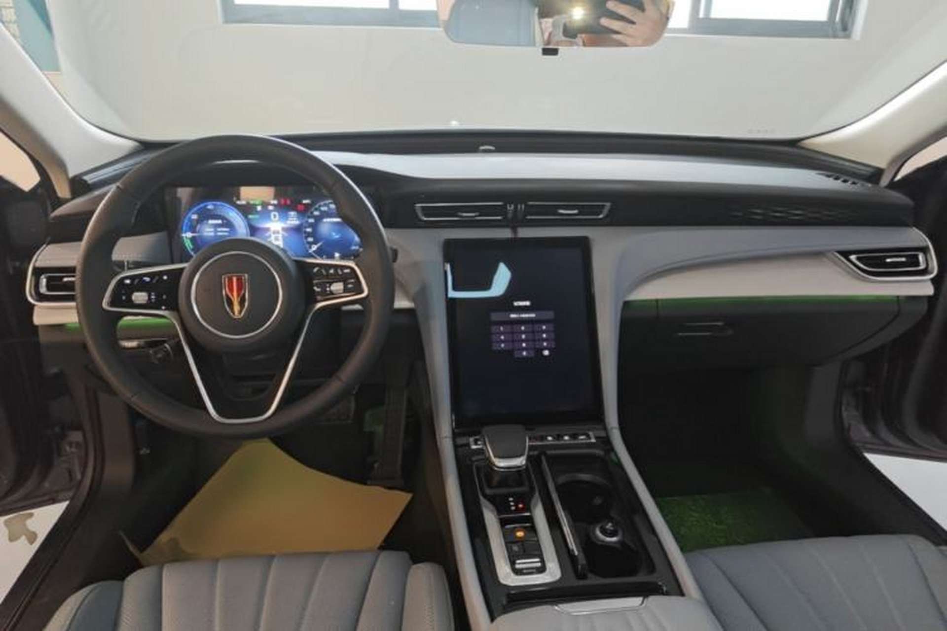 Used Hongqi H5 PHEV 2025 170 Super Hybrid Version Center Console