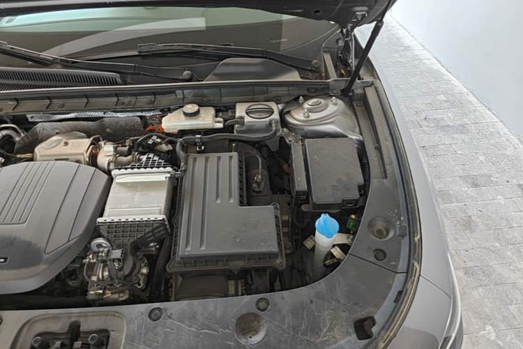 Used Hongqi H5 PHEV 2025 170 Super Hybrid Version Engine Bay Left