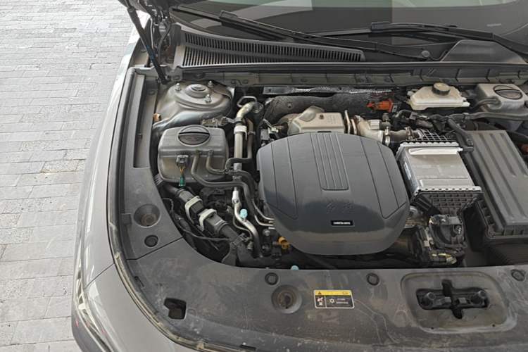 Used Hongqi H5 PHEV 2025 170 Super Hybrid Version Engine Bay Right
