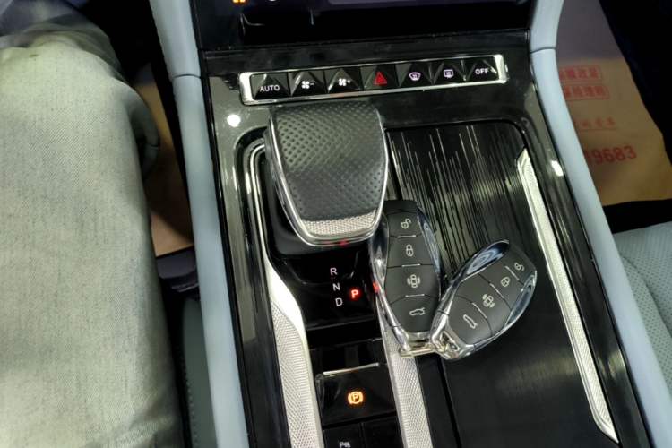 Used Hongqi H5 PHEV 2025 170 Super Hybrid Version Gear Lever