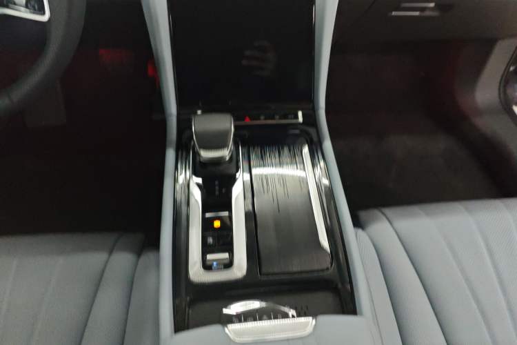 Used Hongqi H5 PHEV 2025 170 Super Hybrid Version Gear Lever