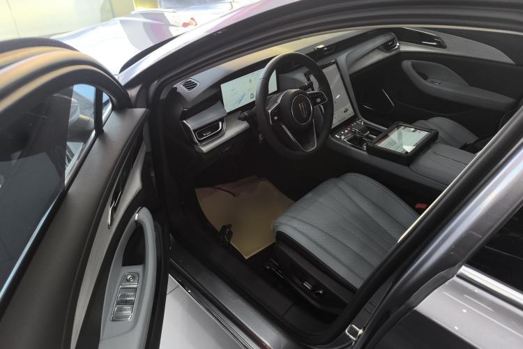 Used Hongqi H5 PHEV 2025 130 Super Hybrid Version Interior 3