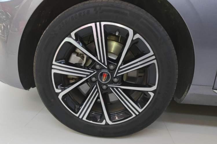 Used Hongqi H5 PHEV 2025 170 Super Hybrid Version Left Front Wheel Hub