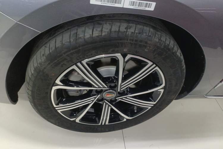 Used Hongqi H5 PHEV 2025 170 Super Hybrid Version Left Front Wheel Hub