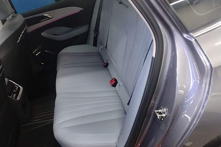 Used Hongqi H5 PHEV 2025 170 Super Hybrid Version Left Rear Seat