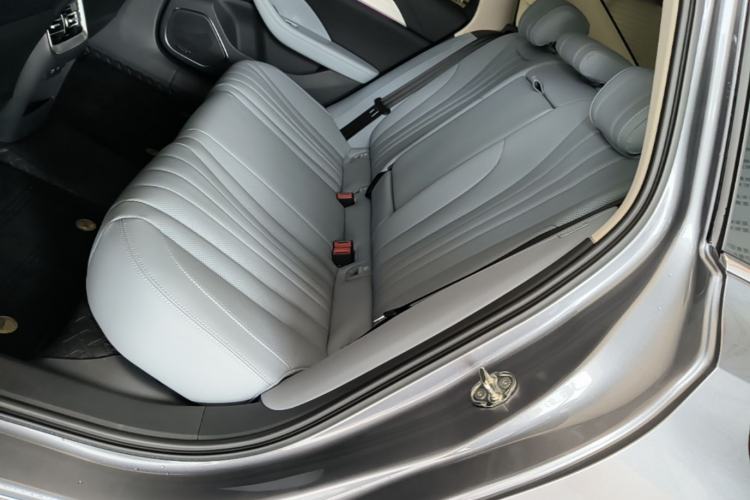 Used Hongqi H5 PHEV 2025 170 Super Hybrid Version Left Rear Seat