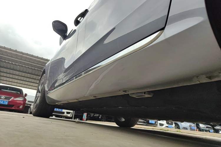 Used Hongqi H5 PHEV 2025 170 Super Hybrid Version Left Side Sill