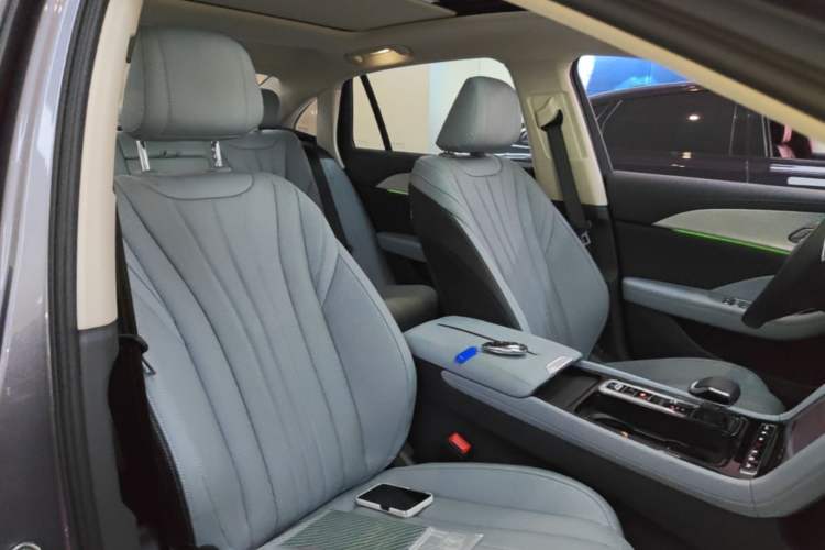 Used Hongqi H5 PHEV 2025 170 Super Hybrid Version Right Front Seat