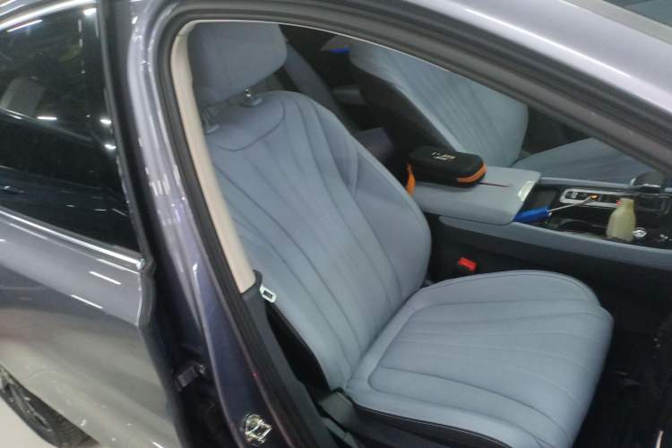 Used Hongqi H5 PHEV 2025 170 Super Hybrid Version Right Front Seat