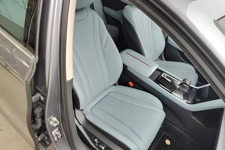 Used Hongqi H5 PHEV 2025 170 Super Hybrid Version Right Front Seat