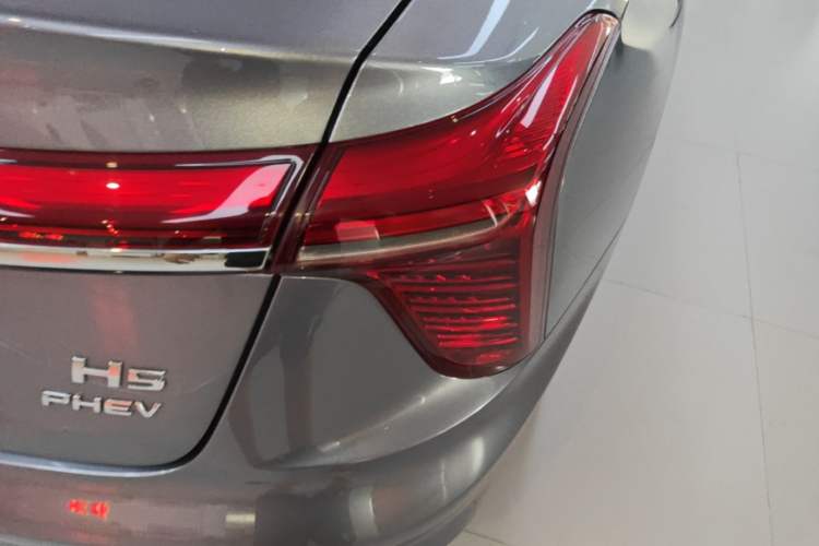 Used Hongqi H5 PHEV 2025 170 Super Hybrid Version Right Rear Taillight