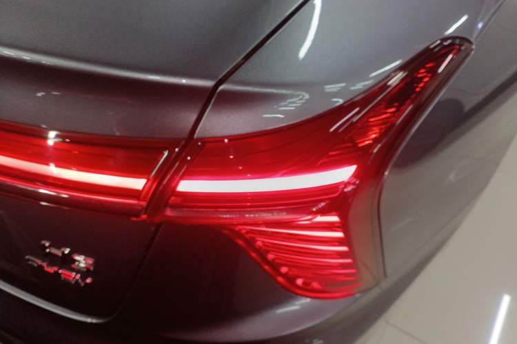 Used Hongqi H5 PHEV 2025 170 Super Hybrid Version Right Rear Taillight