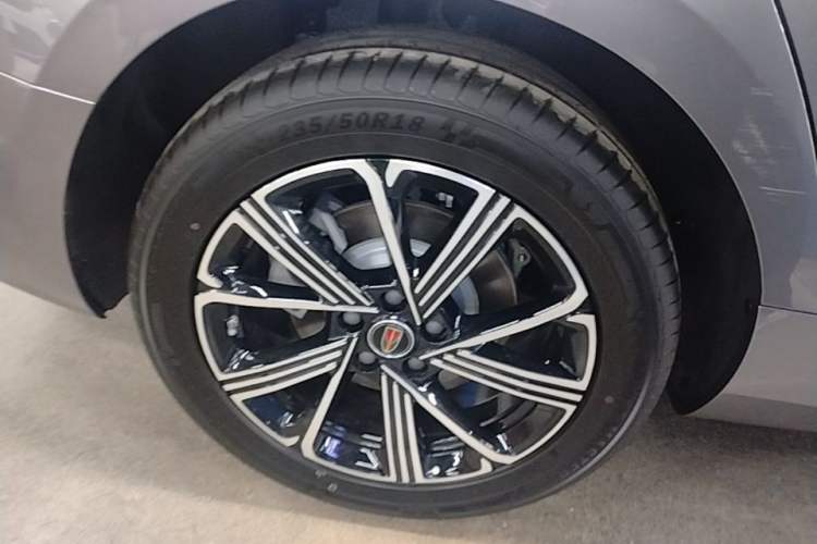 Used Hongqi H5 PHEV 2025 170 Super Hybrid Version Right Rear Wheel Hub