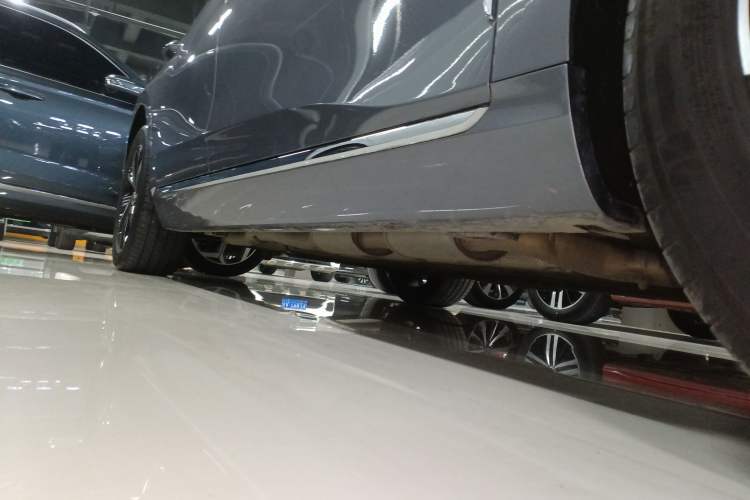 Used Hongqi H5 PHEV 2025 170 Super Hybrid Version Right Side Sill