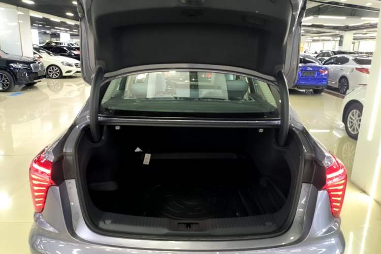 Used Hongqi H5 PHEV 2025 170 Super Hybrid Version Trunk