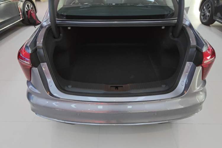 Used Hongqi H5 PHEV 2025 170 Super Hybrid Version Trunk