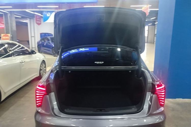 Used Hongqi H5 PHEV 2025 170 Super Hybrid Version Trunk
