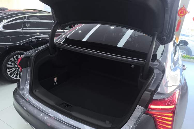 Used Hongqi H5 PHEV 2025 130 Super Hybrid Version Trunk