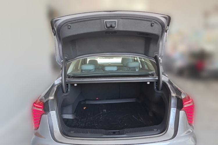 Used Hongqi H5 PHEV 2025 170 Super Hybrid Version Trunk