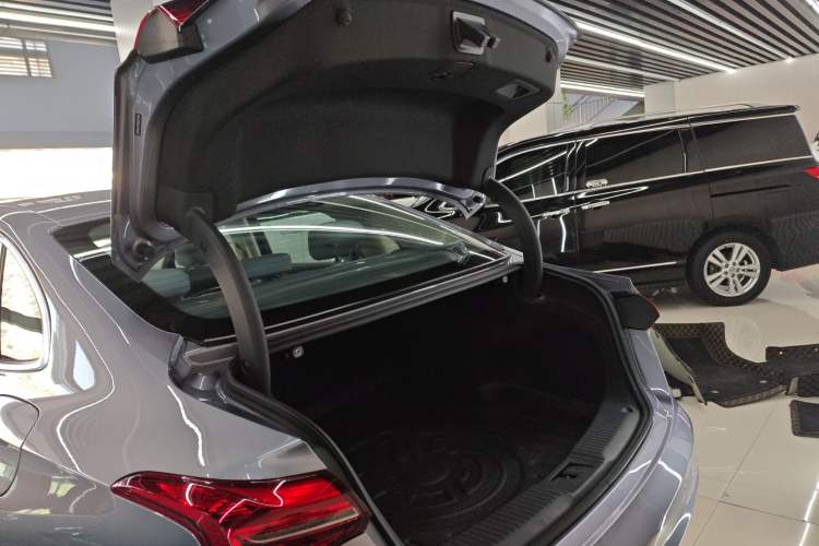 Used Hongqi H5 PHEV 2025 170 Super Hybrid Version Trunk
