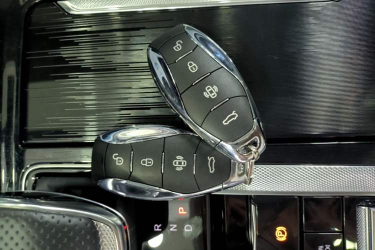 Used Hongqi H5 PHEV 2025 170 Super Hybrid Version Vehicle Key