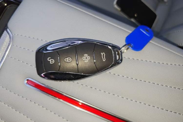 Used Hongqi H5 PHEV 2025 170 Super Hybrid Version Vehicle Key