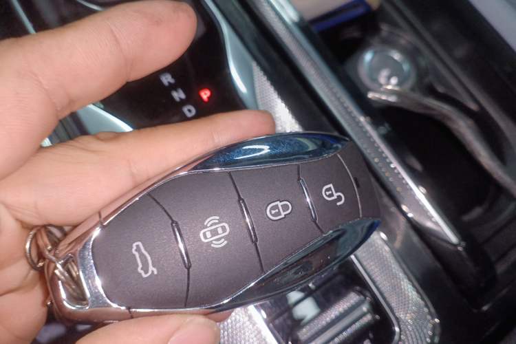Used Hongqi H5 PHEV 2025 170 Super Hybrid Version Vehicle Key