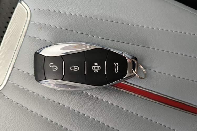 Used Hongqi H5 PHEV 2025 170 Super Hybrid Version Vehicle Key