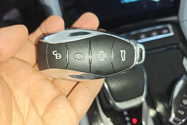 Used Hongqi H5 PHEV 2025 170 Super Hybrid Version Vehicle Key