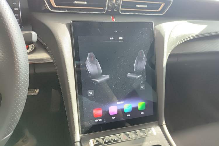 Used Hongqi H6 2023 2.0T ZhiMei Edition Audio And AC Panel
