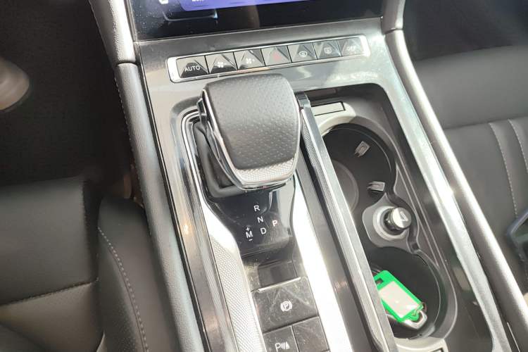 Used Hongqi H6 2023 2.0T ZhiMei Edition Gear Lever
