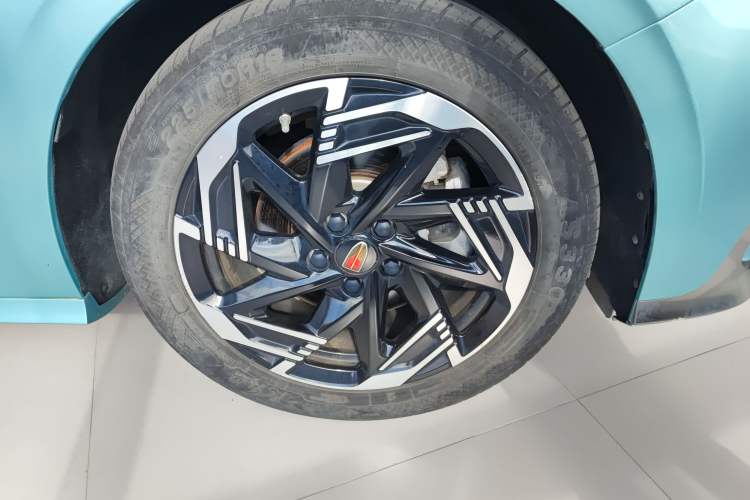 Used Hongqi H6 2023 2.0T ZhiMei Edition Right Front Wheel Hub