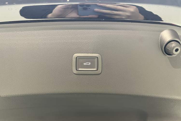 Used Hongqi H6 2024 2.0T ZhiShang Version Interior 1