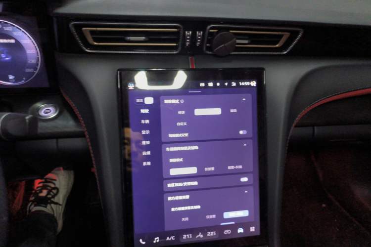 Used Hongqi H6 2023 2.0T Zhiyi Version Audio And AC Panel