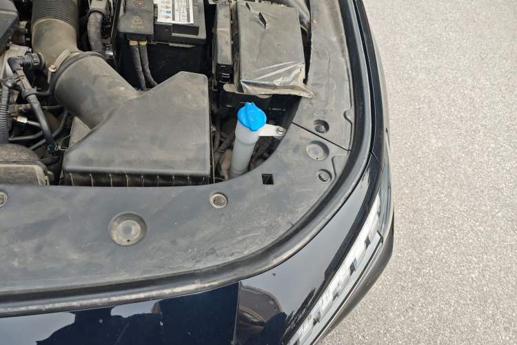 Used Hongqi H6 2023 2.0T ZhiShang Version Engine Bay Left