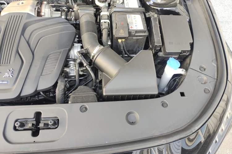 Used Hongqi H6 2023 2.0T ZhiShang Version Engine Bay Left
