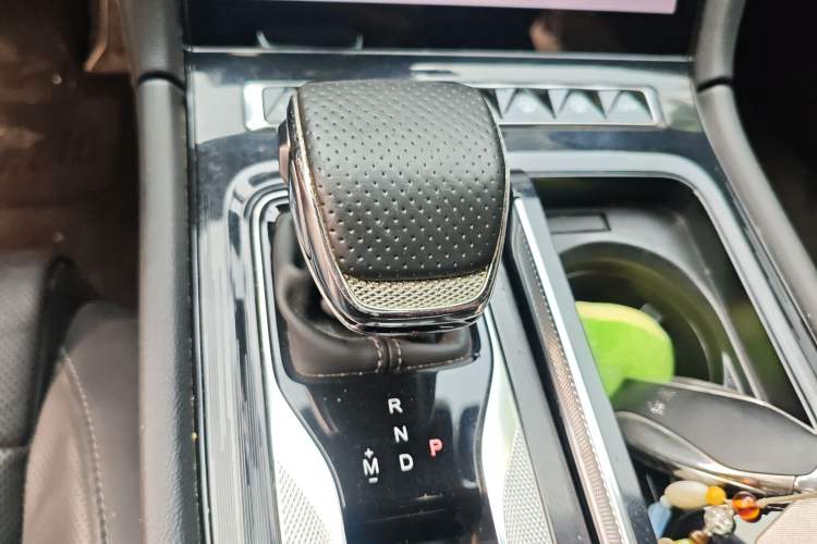 Used Hongqi H6 2023 2.0T ZhiShang Version Gear Lever