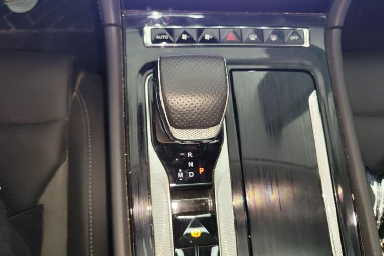 Used Hongqi H6 2023 2.0T ZhiMei Edition Gear Lever