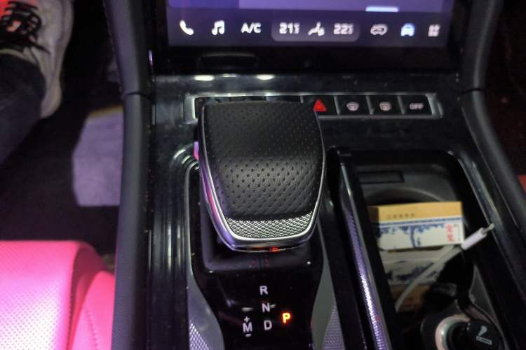 Used Hongqi H6 2023 2.0T Zhiyi Version Gear Lever