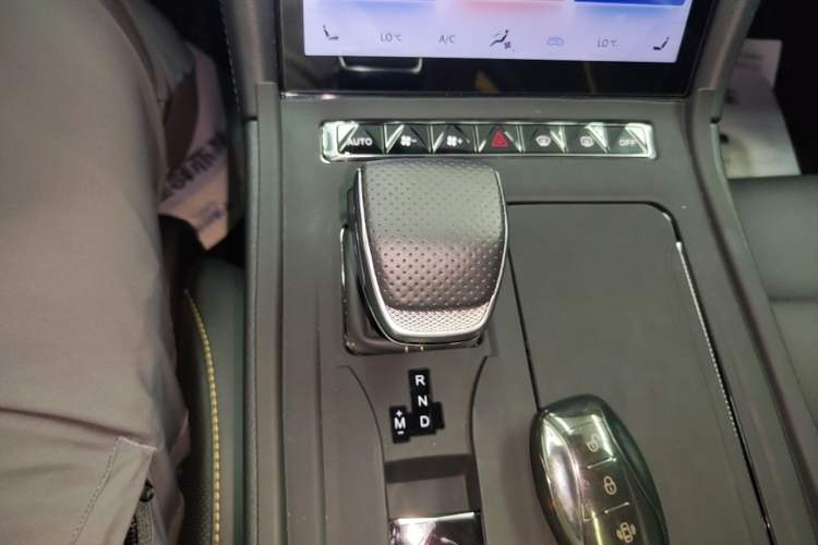 Used Hongqi H6 2023 2.0T ZhiShang Version Gear Lever